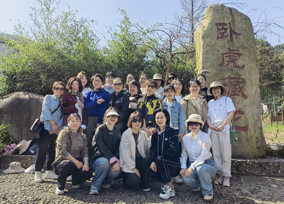 三八妇女节活动合影.jpg 三八妇女节活动合影.jpg